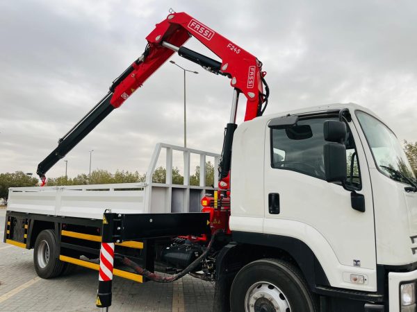 Isuzu Truck with FASSI Articulated Crane and Rear Steel Body - Image 2