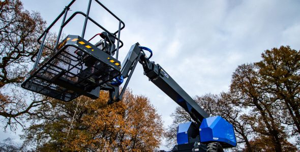 arbeitsbuehne-blau-1-scaled